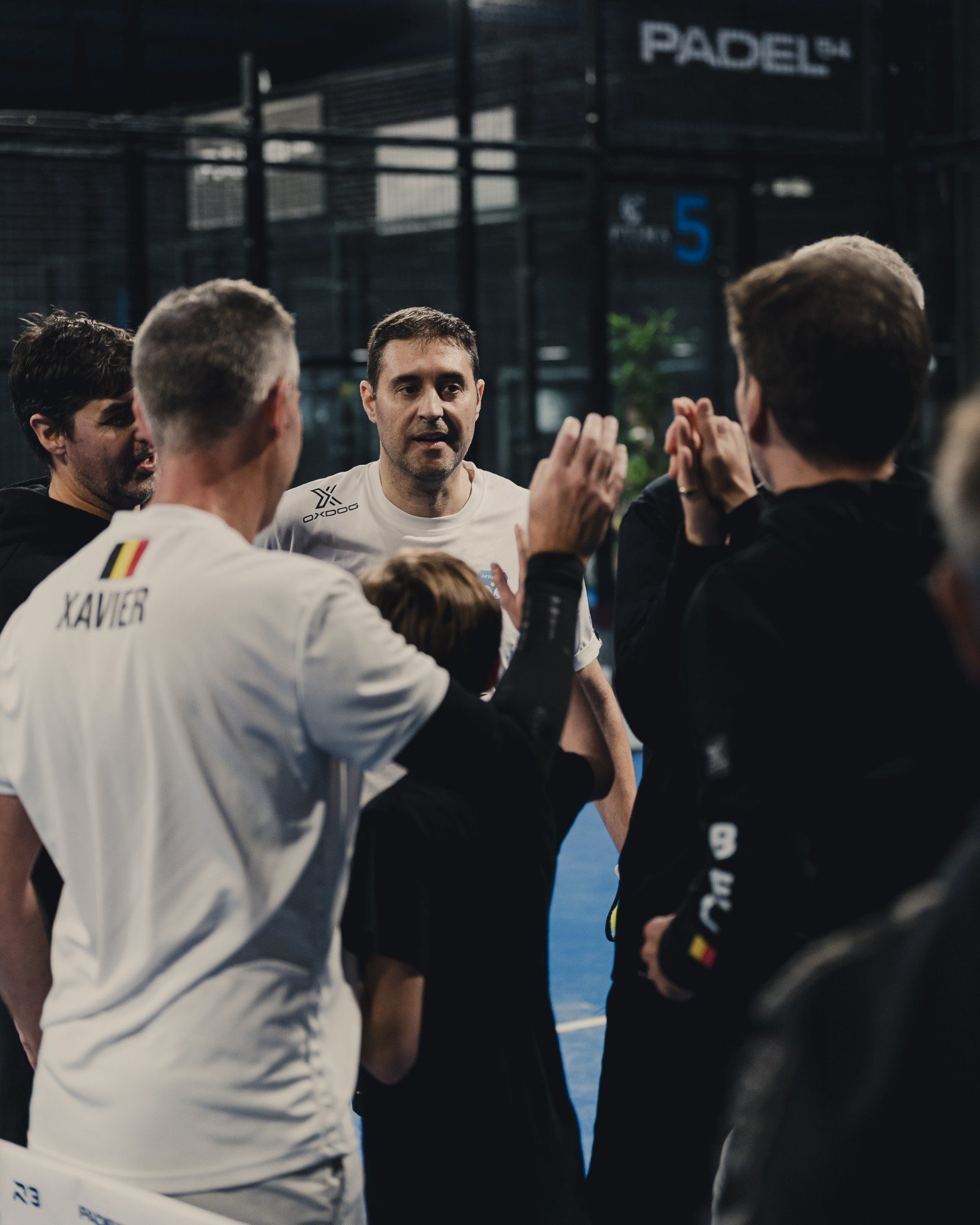 Team Belgique players talking together between matches at Padel54